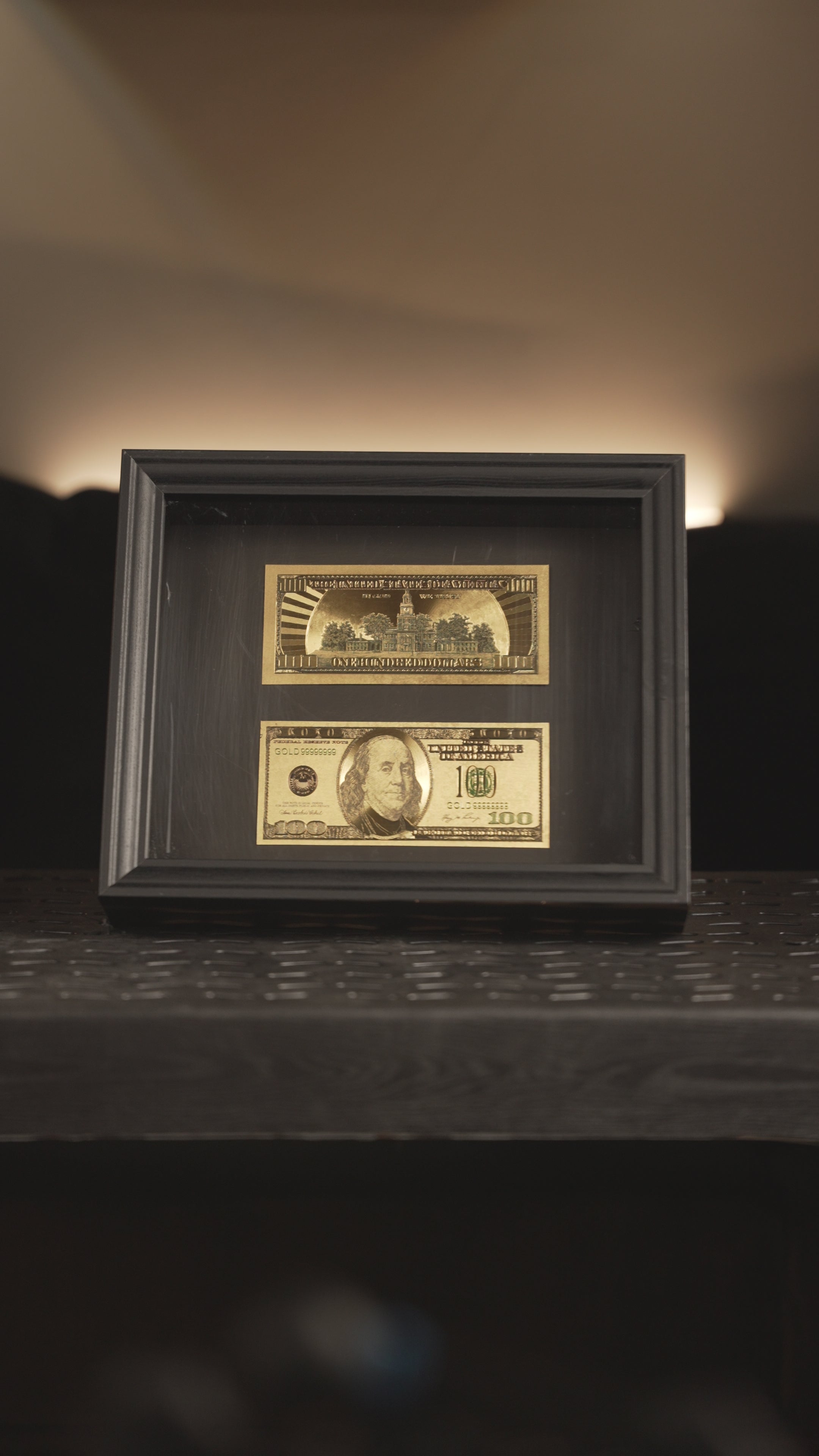 لوحة الدولار الذهبي